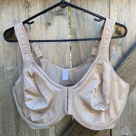 Breezies Other - NWOT Breezies underwire bra 48C